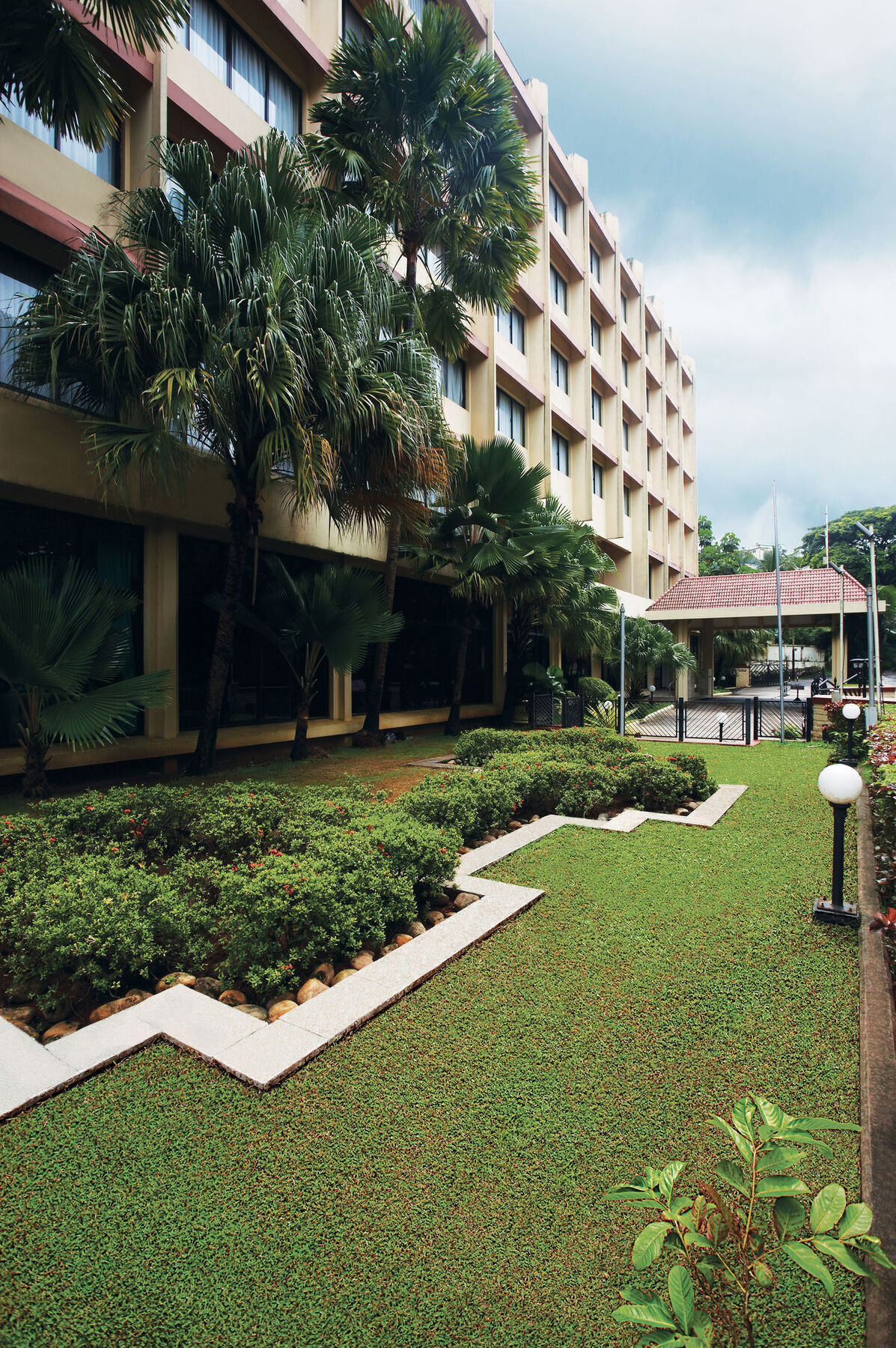 Vivanta Mangalore Oldport Road - Formerly Known As Taj Manjarun Hotel Exterior foto